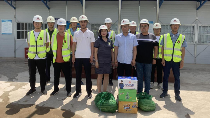 我為群眾辦實事 | 規(guī)劃設(shè)計院工會開展“夏送清涼進(jìn)工地”慰問活動