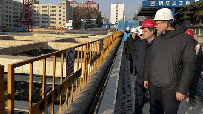 陳一夫到項(xiàng)目現(xiàn)場(chǎng)督導(dǎo)安全生產(chǎn)工作 慰問(wèn)一線職工