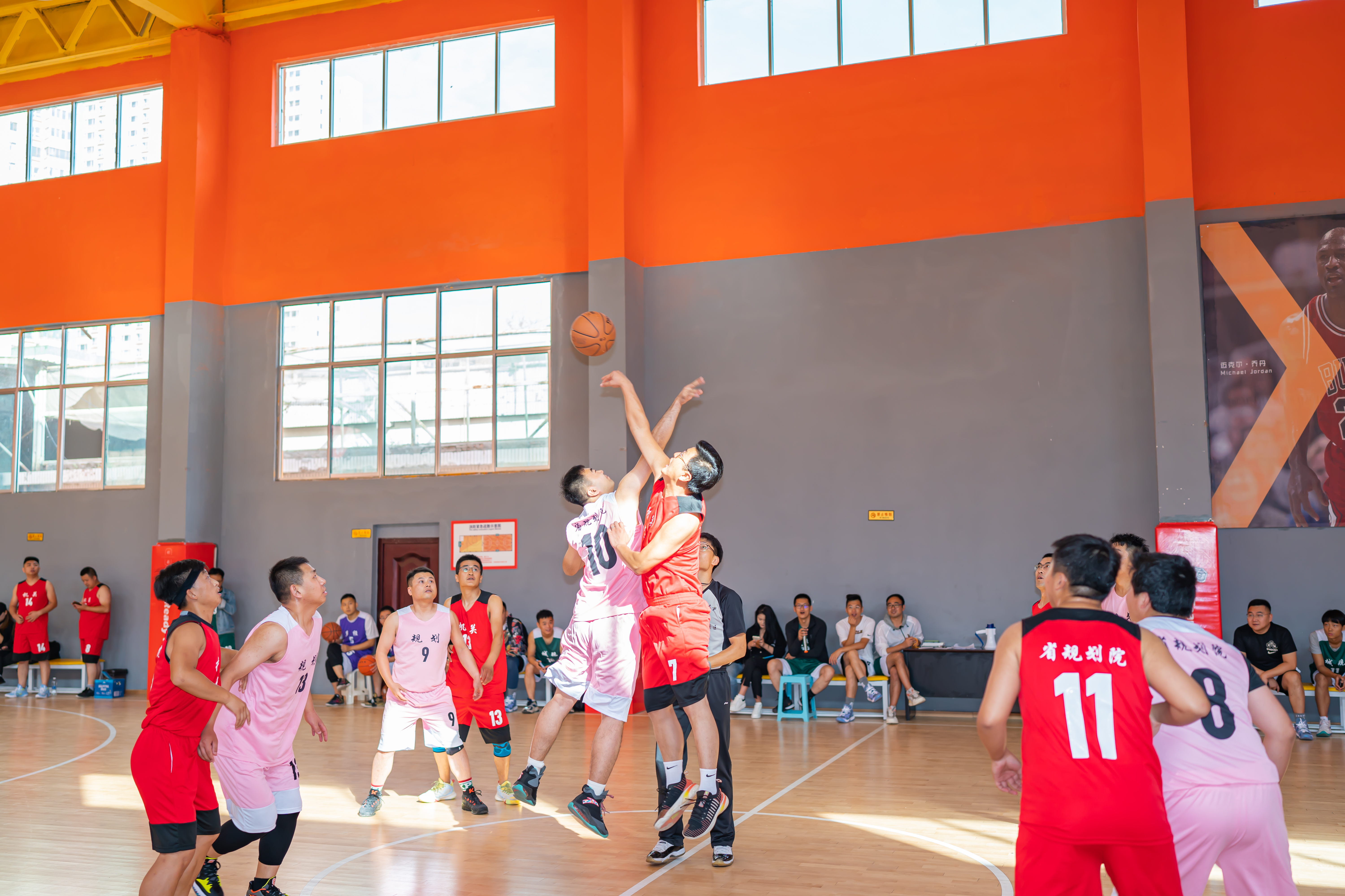 規(guī)劃設計院“迎中秋、慶國慶”第一屆籃球比賽拉開帷幕