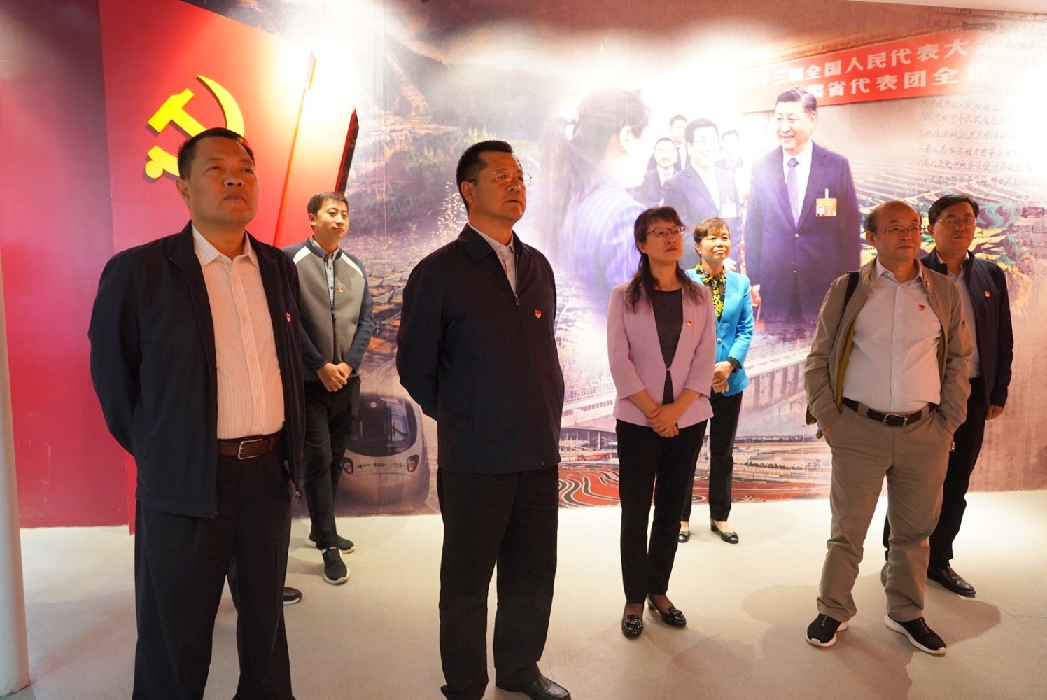 集團(tuán)公司開展“不忘初心、牢記使命”主題黨日活動 <br/> — 參觀主題教育檔案文獻(xiàn)展