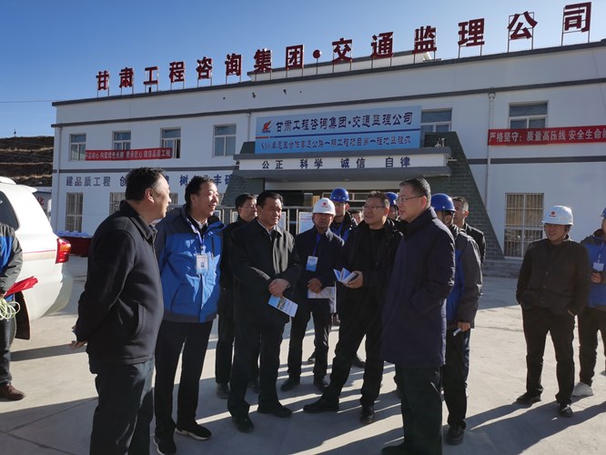 省交通運輸廳黨組書記、廳長李睿調(diào)研交通監(jiān)理公司承監(jiān)的卓合高速公路一期工程建設情況